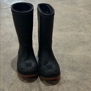 Size 7/8 toddler rubber boots
